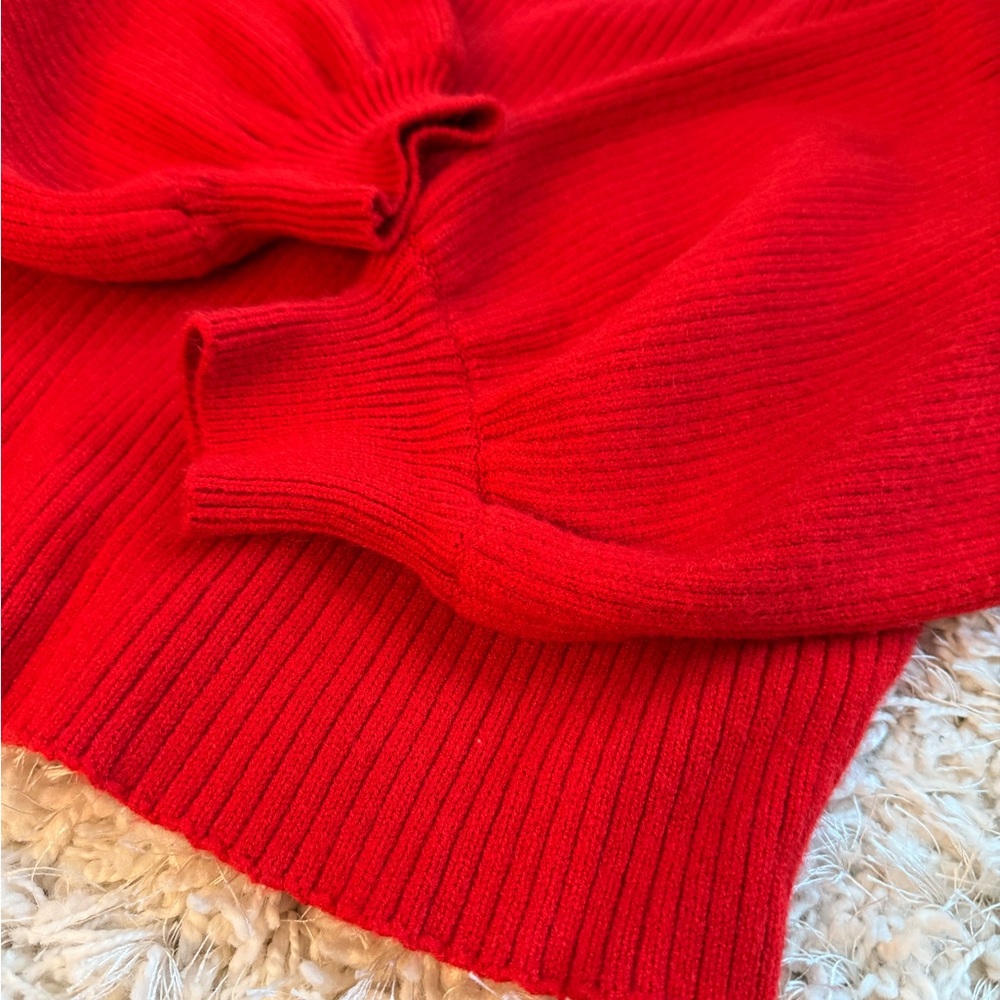 Line & Dot Sweater - Picture 3 of 4